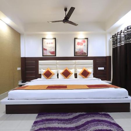 Hotel Rashmi Ґувахаті Екстер'єр фото