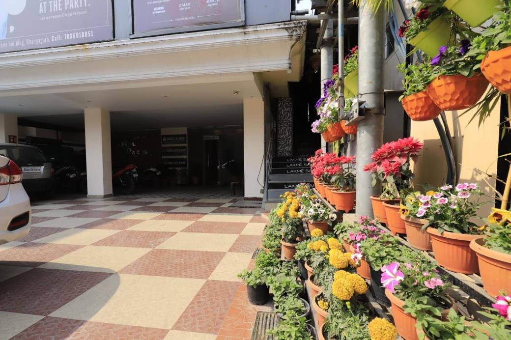 Hotel Rashmi Ґувахаті Екстер'єр фото