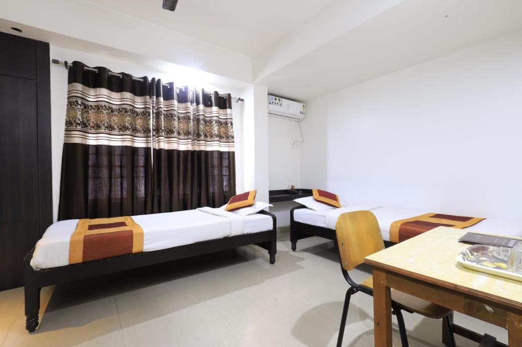 Hotel Rashmi Ґувахаті Екстер'єр фото