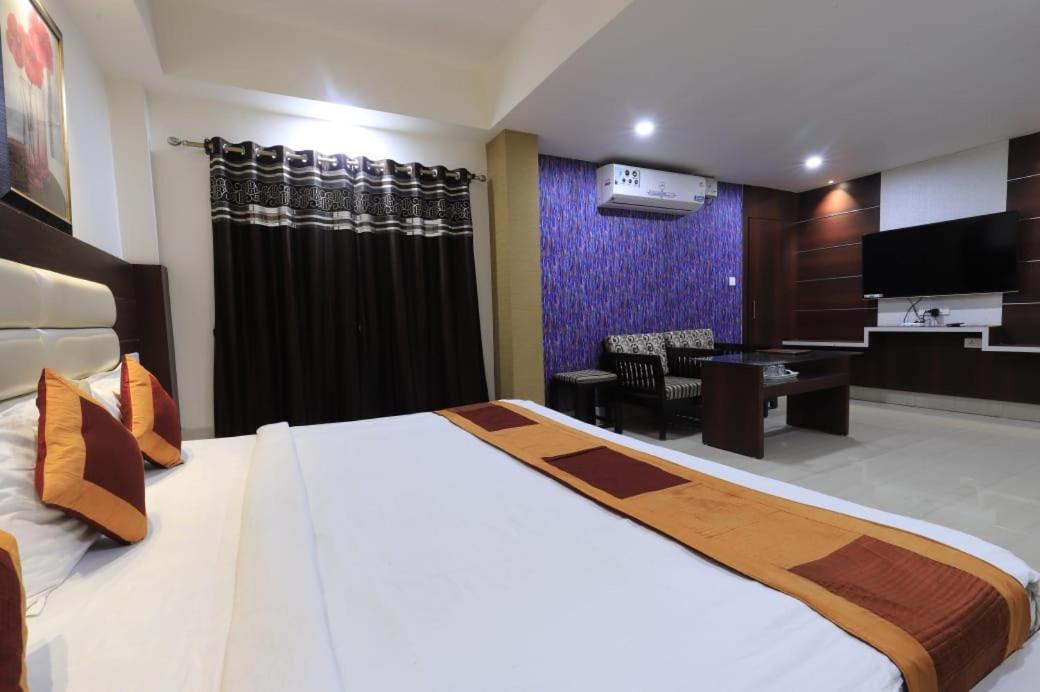 Hotel Rashmi Ґувахаті Екстер'єр фото
