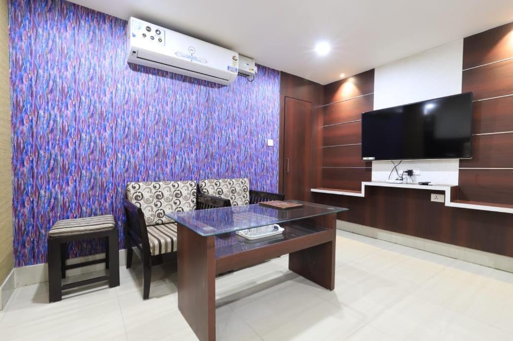 Hotel Rashmi Ґувахаті Екстер'єр фото