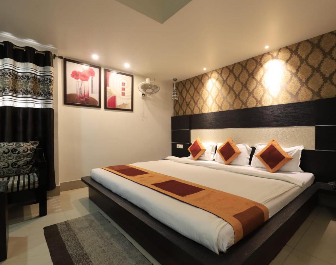 Hotel Rashmi Ґувахаті Екстер'єр фото